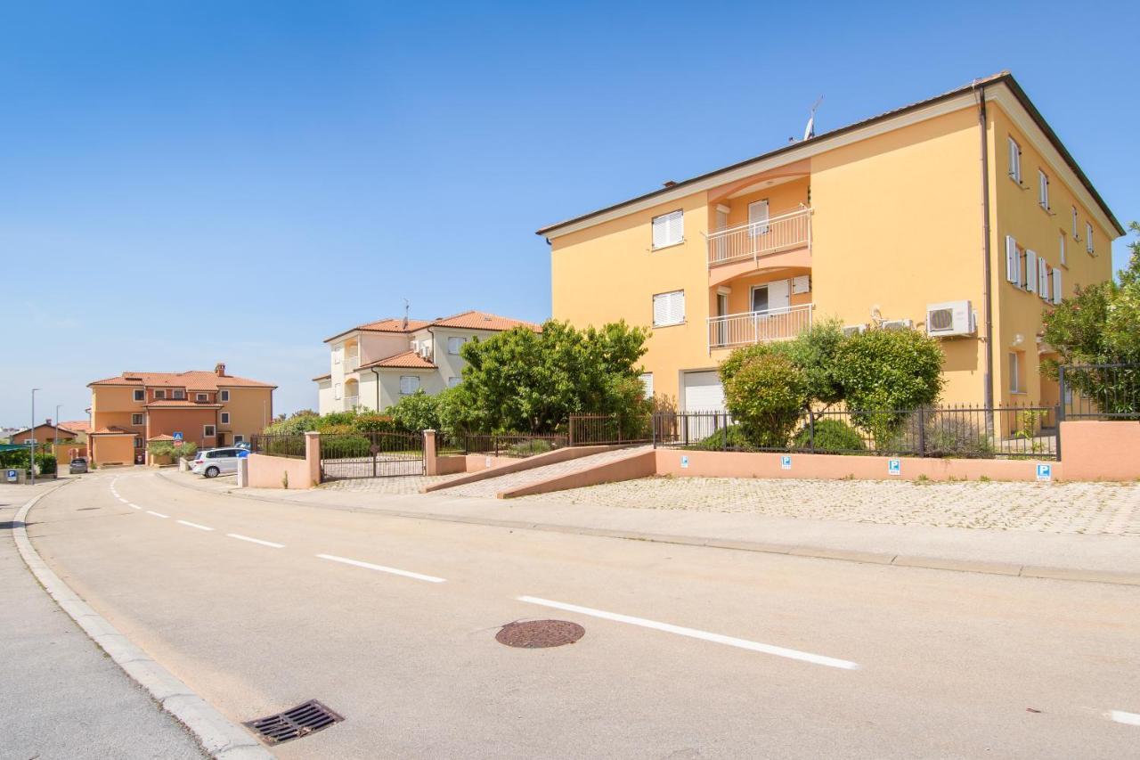 Aurea Novigrad Apartment Новиград Екстериор снимка